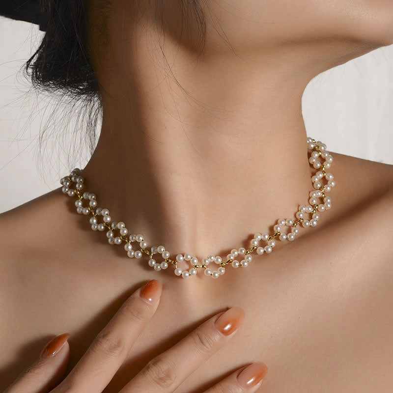 Elegant Flower Pearl Necklace